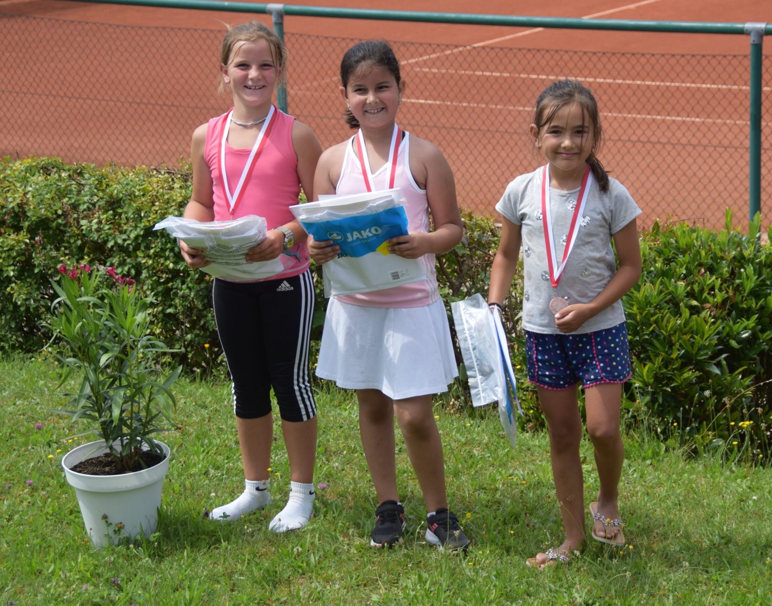 U10 Juniorinnen: Teresa Sternig, Letizia Marisescu, Emily Knaus