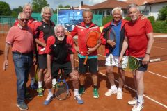 Herren 70-1 im Jahr 2022, v.l.: Dieter Haase, Jochen Ballerstaedt, Wolfgang Kallina, Lothar Truoel, Adi Haintaler, Frank Müller-Thoma und Frank Bayer (nicht auf dem Foto Otto Merle und Reini Miller)