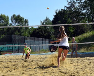 Voller Einsatz beim Beachtennis