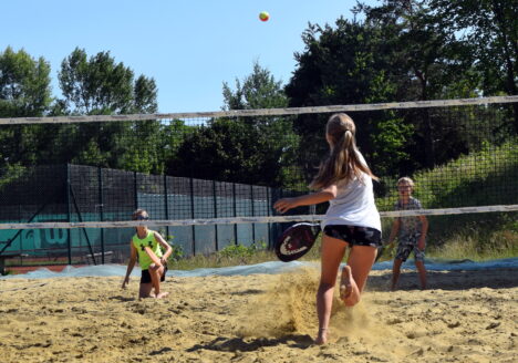 Voller Einsatz beim Beachtennis