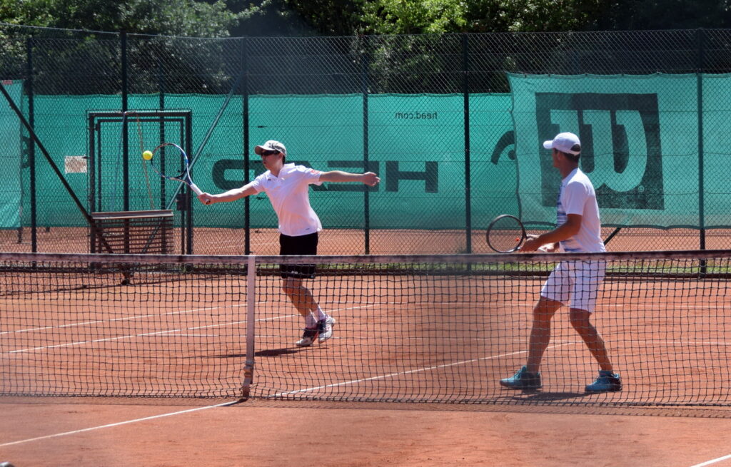 Sebastian Bleich beim Volley