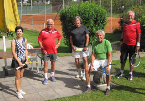 Mit Corona-Abstand in Wasserburg, v.l. Frank Müller-Thoma, Gisela Scherbarth, Hermann Hauser, Otto Merle, Klaus Kloth, Karl Blaha und Karin Dostal.