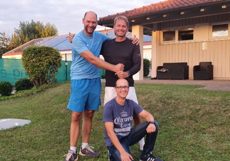 v.l.: Marc-Oliver Sattler, Andreas Springer, kniend Jochen Beck