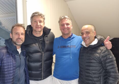 Ein starkes Verbandsspiel. Mit 6:0 gewannen die Herren 40-1 gegen Altshausen. v.l.: Andreas Schätzle, Jochen Schirmer, Ralf Hauser & Mehdi Benarbi.