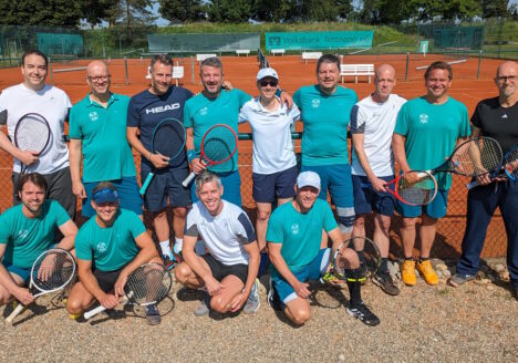Die TCL Herren 40-3 mit den Gästen aus Oberteuringen